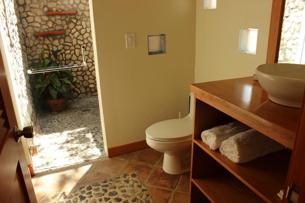 Coral Beach Village Resort Utila Phòng bức ảnh
